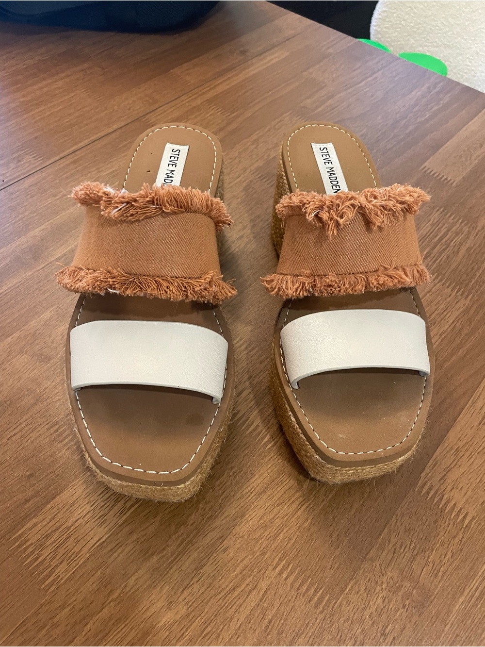 Steve Madden Tan Fringed & White Double-Band Wedge Slides
